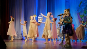 С праздником, дорогие женщины!