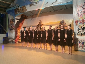 На лугах весёлый пляс