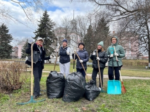 12 апреля во Дворце детского творчества прошел субботник