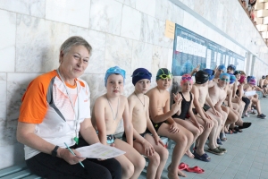 Первые победные заплывы: открылись соревнования по плаванию