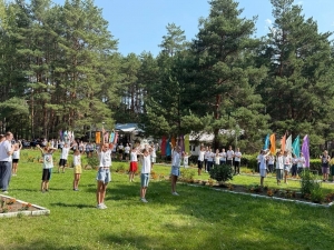 В оздоровительных лагерях «Смена» и «Сказка» прошел Единый день действий, посвященный Дню семьи, любви и верности.