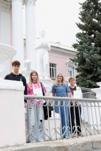 Благодарности за участие в благоустройстве территории Дворца детского творчества