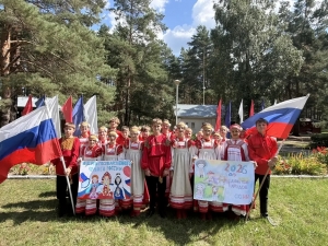День Государственного флага России в лагерях «Смена» и «Сказка»